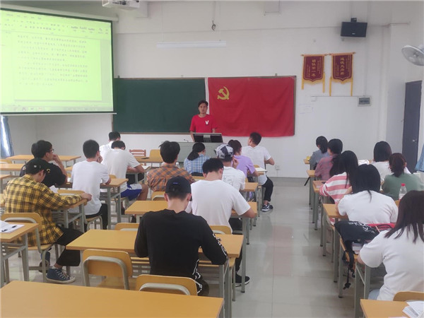 图二:欧发金同志分享学习心得.jpg