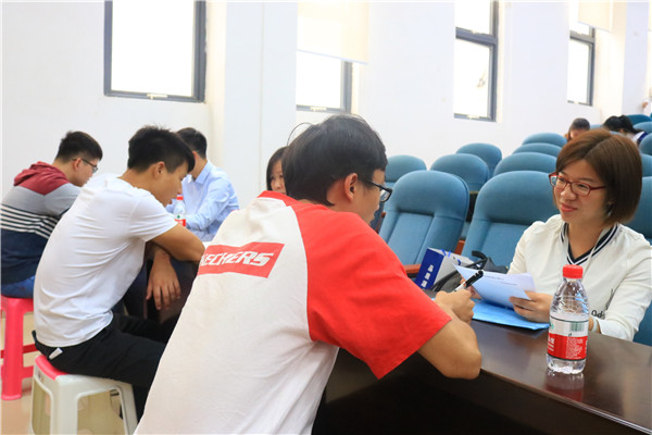 图四 面试现场.jpg