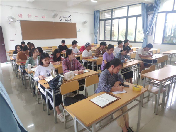 图三:学习研讨会现场.jpg